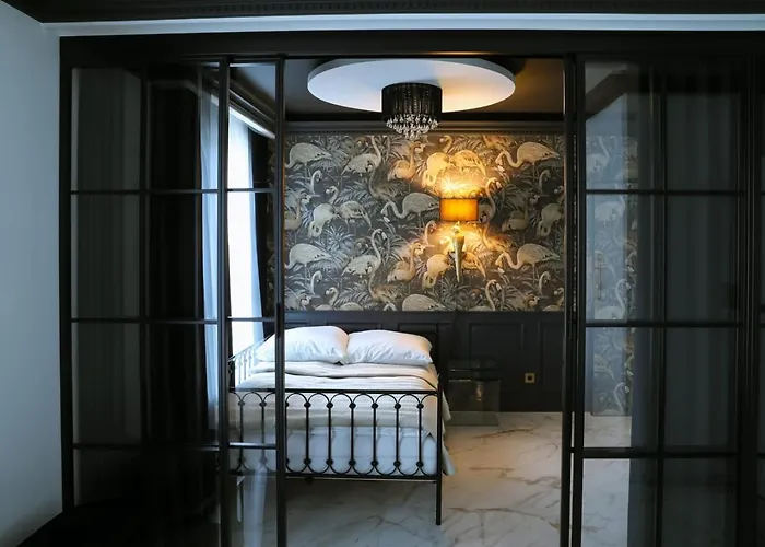 Golden Flamingo Apartment