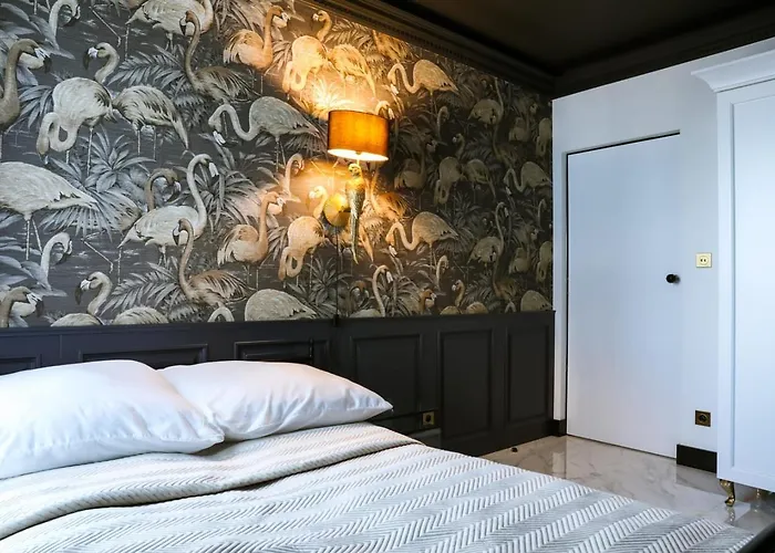 Golden Flamingo Apartment