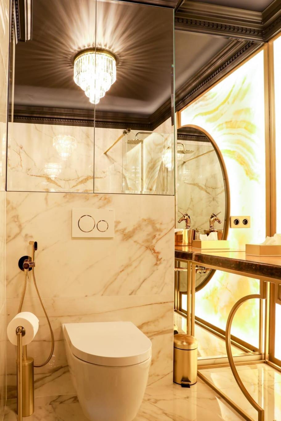 Golden Flamingo Apartment